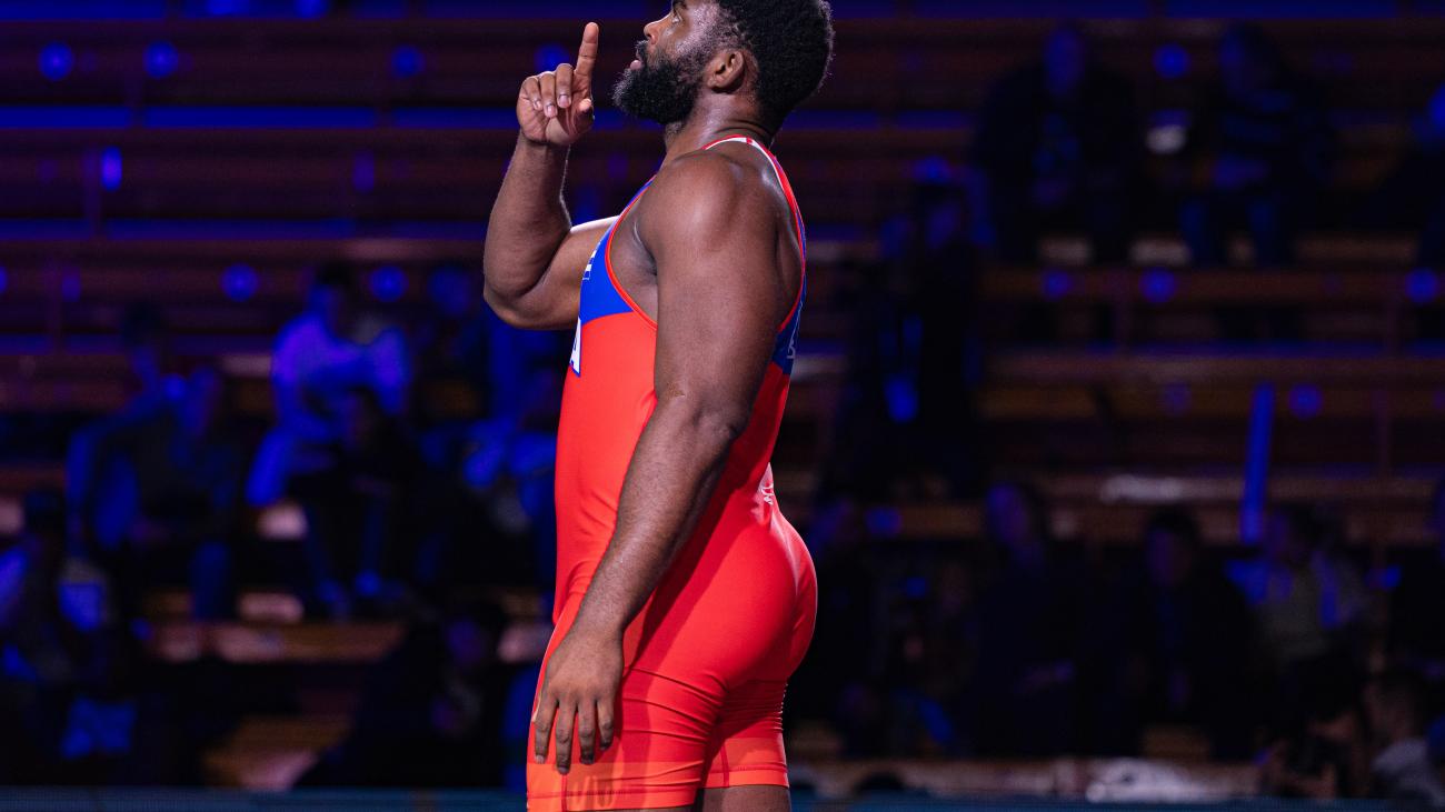 In season opener, Pino puts on a show