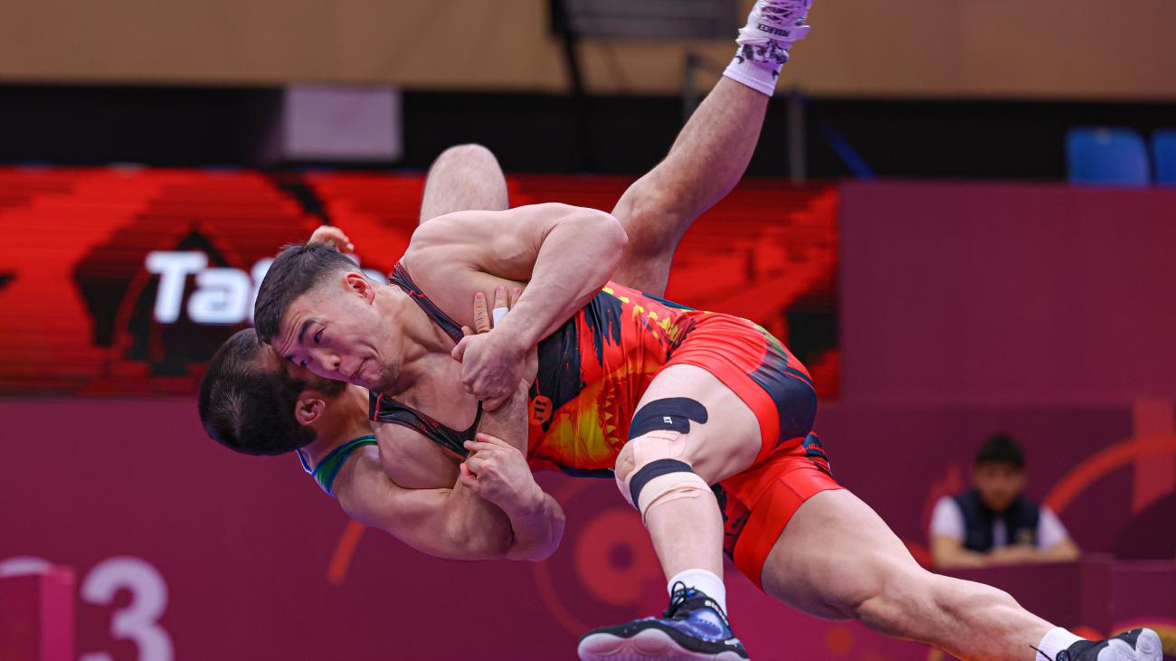 Makhmudov breaks Iranian gold monopoly on Asian C'ships opening day