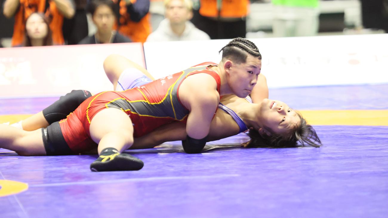 Fujinami survives scare to take 57kg title, extend streak to 150 wins
