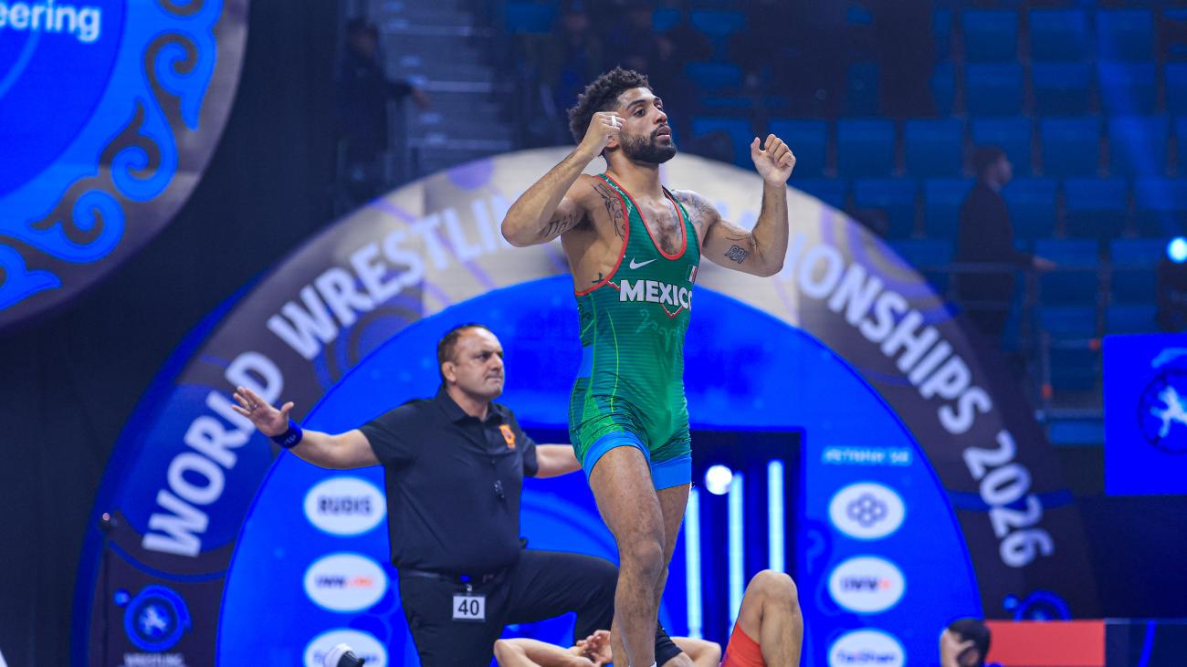 Bravo Young Puts Mexico in World Finals Where Lee Awaits