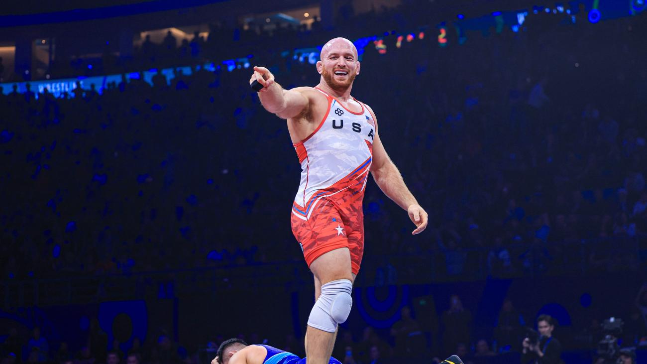 Snyder Fends Off Yoshida for 97kg Repeat, Fifth World Championships Gold