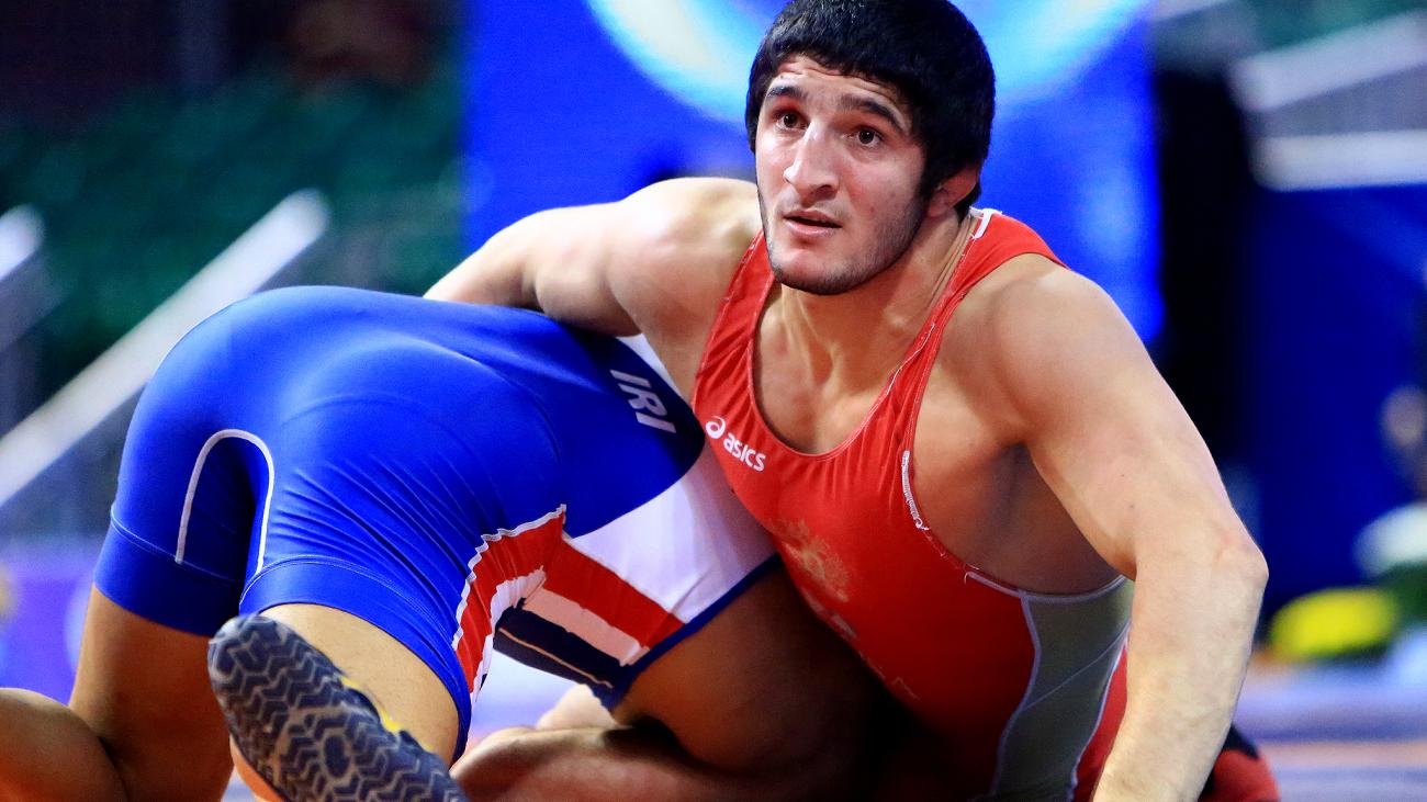 Russian, Mongolian Pairs, Three Champs Advance at Wrestling World C’ships
