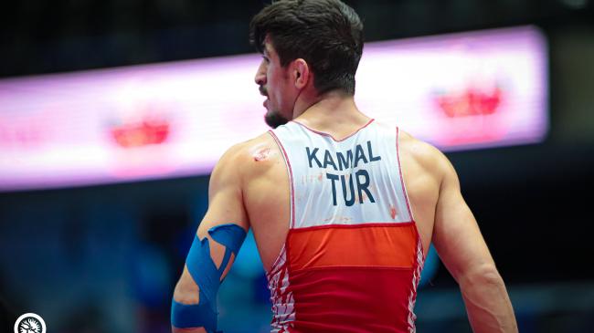 Kamal Eases into Sixth Straight World Final 