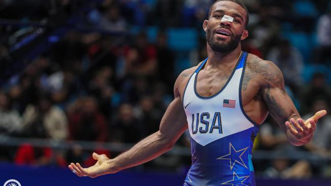 Burroughs Survives Scares to Stay on Collision Course with Chamizo at 74kg