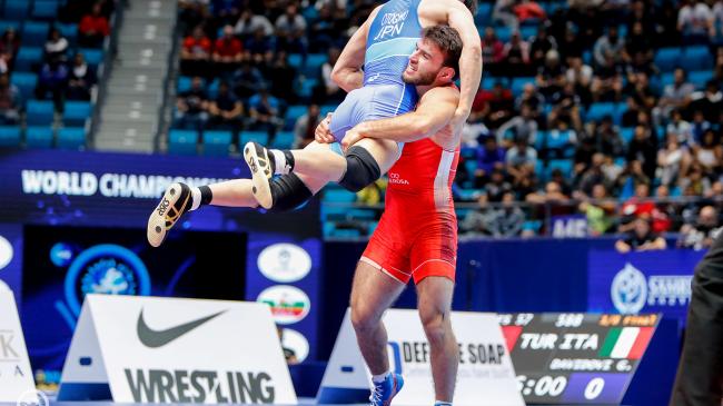 Rashidov Adds to Japanese Misery, Advances to Semifinals of Stacked 65kg; Punia Also Through