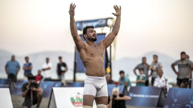 Pakistan's Inam Reaches for Beach Wrestling Glory