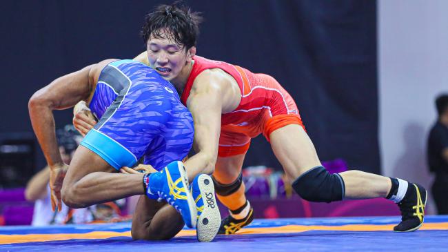Otoguro Dominates in Rematch With Punia for 65kg Asian Gold