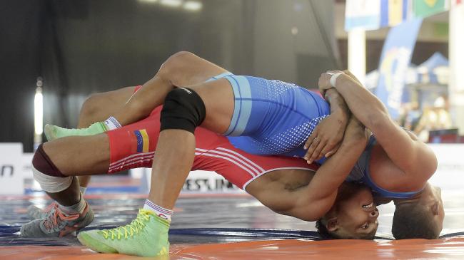 Venezuela Wins Two Junior Greco-Roman Titles on Day One of #WrestleOaxtepec