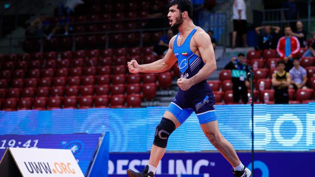 Iran crowns trio of U20 world champs, wins team title