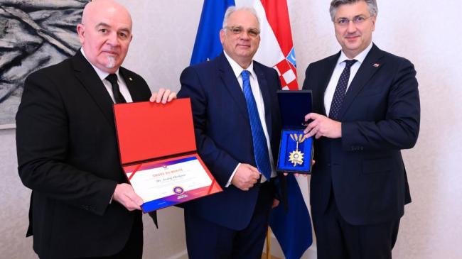 Lalovic presents UWW Order of Merit to Croatian Prime Minister