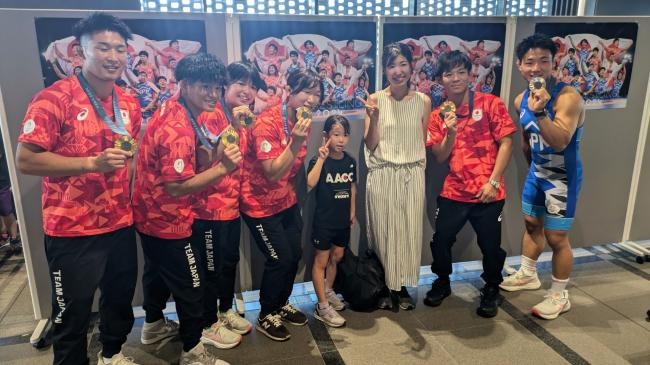 Japan gold medalists meet fans, looking to inspire their successors