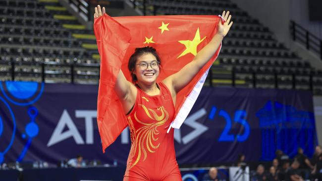 China wins two golds; India defends women's team title
